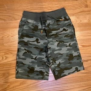 NWOT Gap Camo Shorts - Size 8